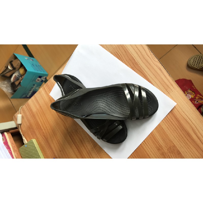 Giày crocs đế bằng size w6 tương đương size 37 15961