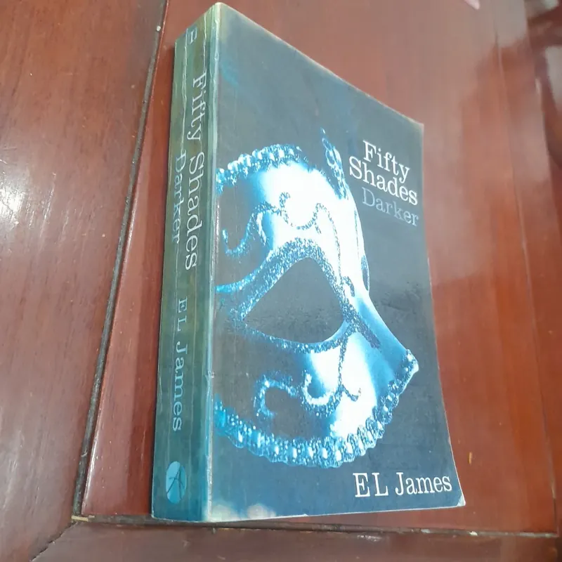 EL James - FIFTY SHADES Darker 562463