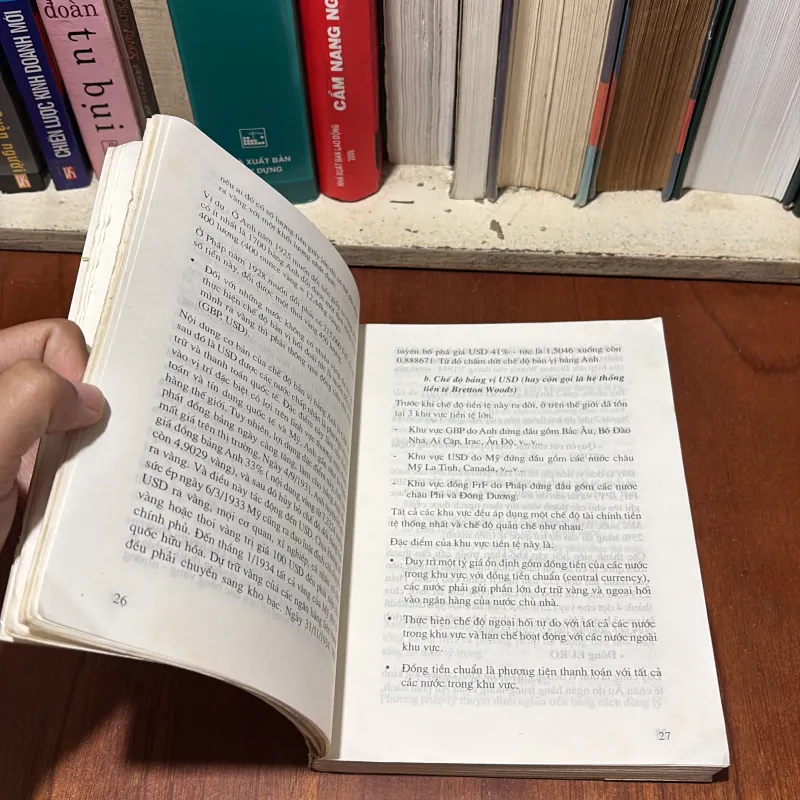 II Sách Kinh Tế: Tiền Tệ Và Ngân Hàng - PGS.TS. Lê Văn Tề, TS. Ngô Hướng - 2000 778177