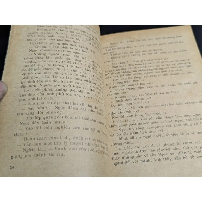 Quanh chỗ anh nằm - Hoàng Bình Trọng 605471