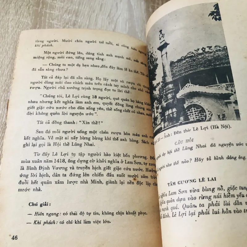 TRUYỆN KỂ LỊCH SỬ 4 1019078