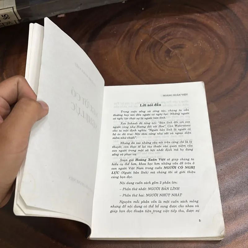 II Sách Kỹ Năng: Người Có Nghị Lực - Hoàng Xuân Việt - 2005 1039550