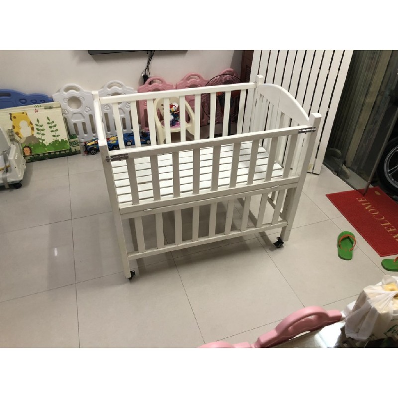 Giường cũi trẻ em màu Trắng ( Cũi gỗ sồi , Sơn PU cao cấp không độc hại ), cũi đã qua sử dụng như còn rất tốt, mới 95% 500