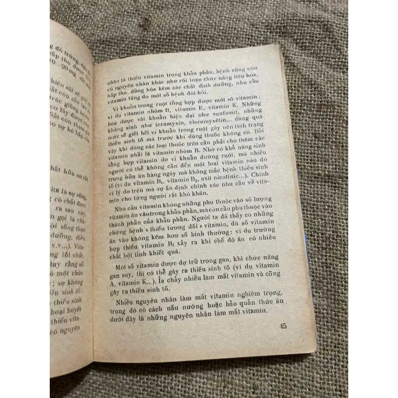 B. S. ĐỖ XUÂN DỤC- NUÔI DƯỠNG HỌC ỨNG DỤNG VÀO ĐIỀU TR! - TẬP I - 1976 - SÁCH Y 571852