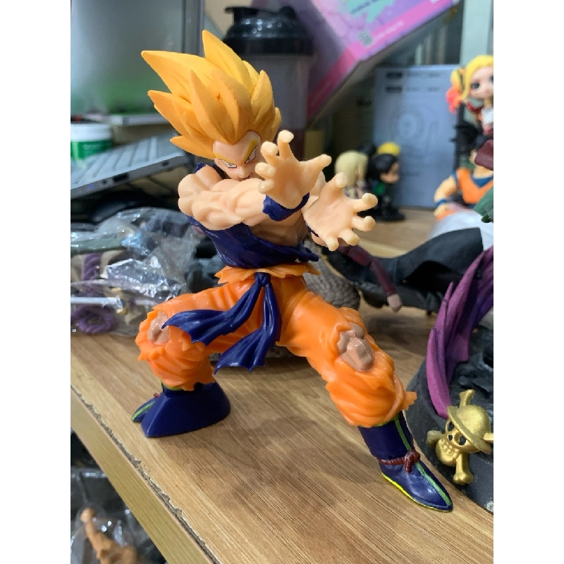 Mô hình Son Goku Super Saiyan tung chưởng Kamehameha trong Dragon Ball Z 782752