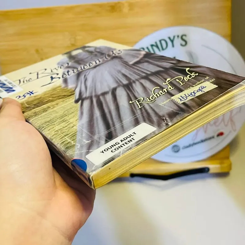 [Sách tiếng Anh 2hand] Like new 90% - 🏡 The River Between Us – Richard Peck 715138