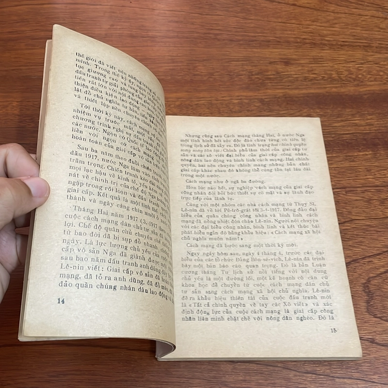[Sách Xưa] - II Sách Lịch Sử: 100 Năm Ngày Quốc Tế Lao Động 1.5 - 1986 503820