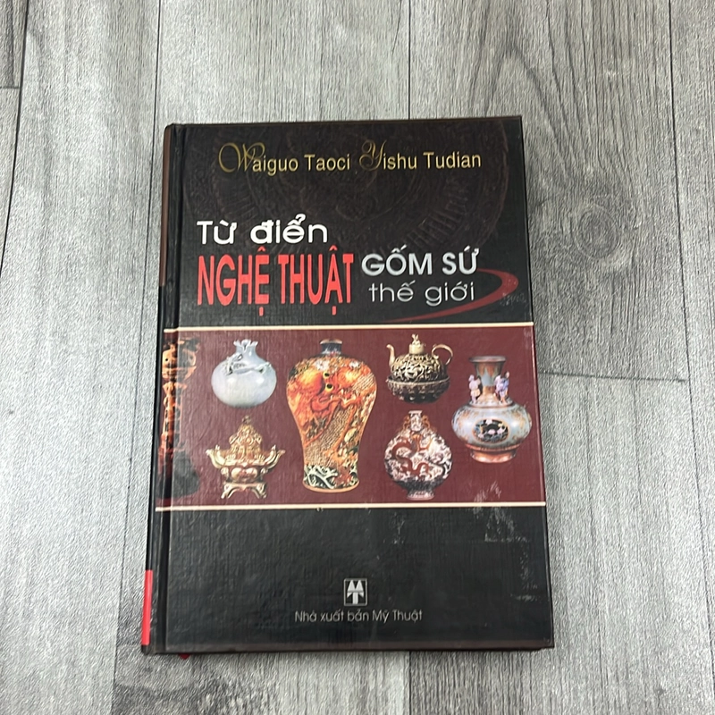 Từ điển nghệ thuật gốm sứ thế giới. 2b2 521829