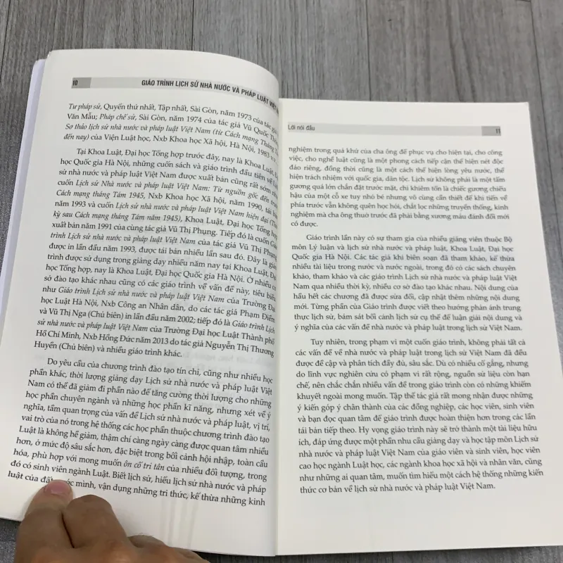 Giáo trình lịch sử nhà nước và pháp luật việt nam.  747230