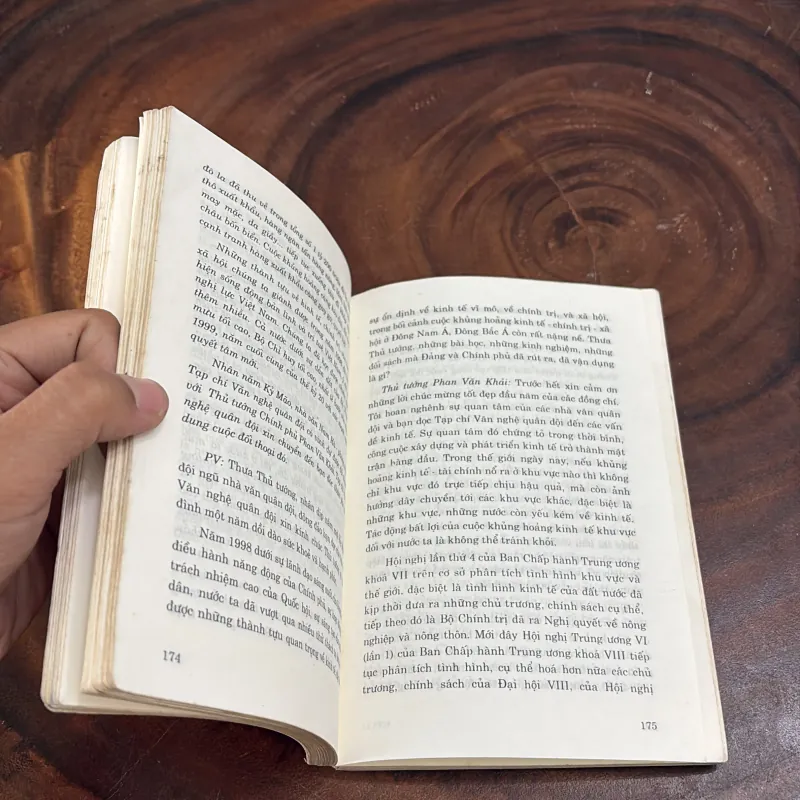 II Đối Thoại Và Tản Văn: Sự Kỳ Diệu Của Lịch Sử - Nam Hà - 2003 970761