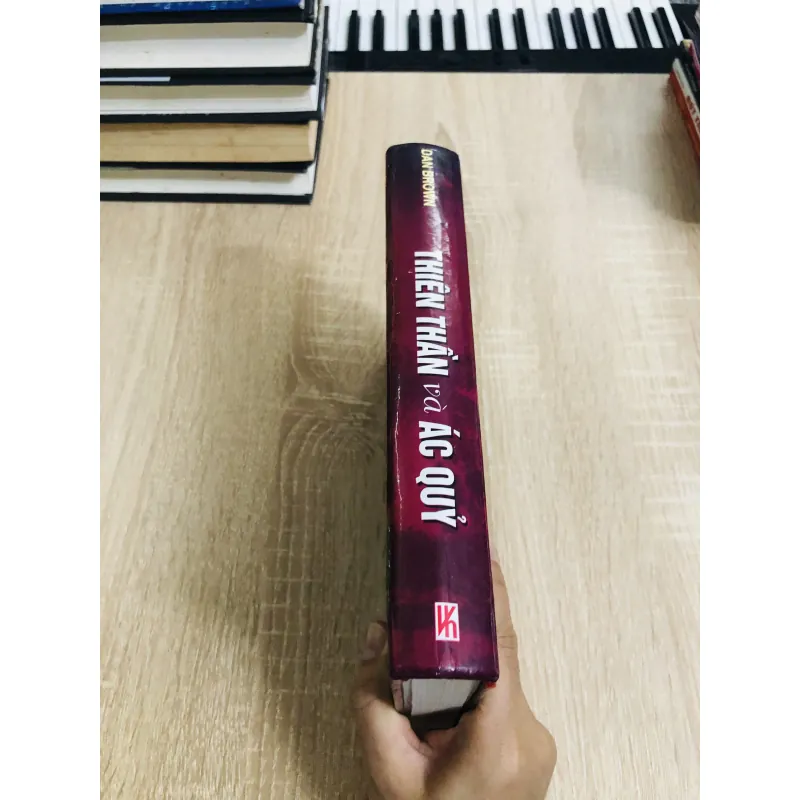 THIÊN THẦN VÀ ÁC QUỶ ( Dan Brown) 1051562