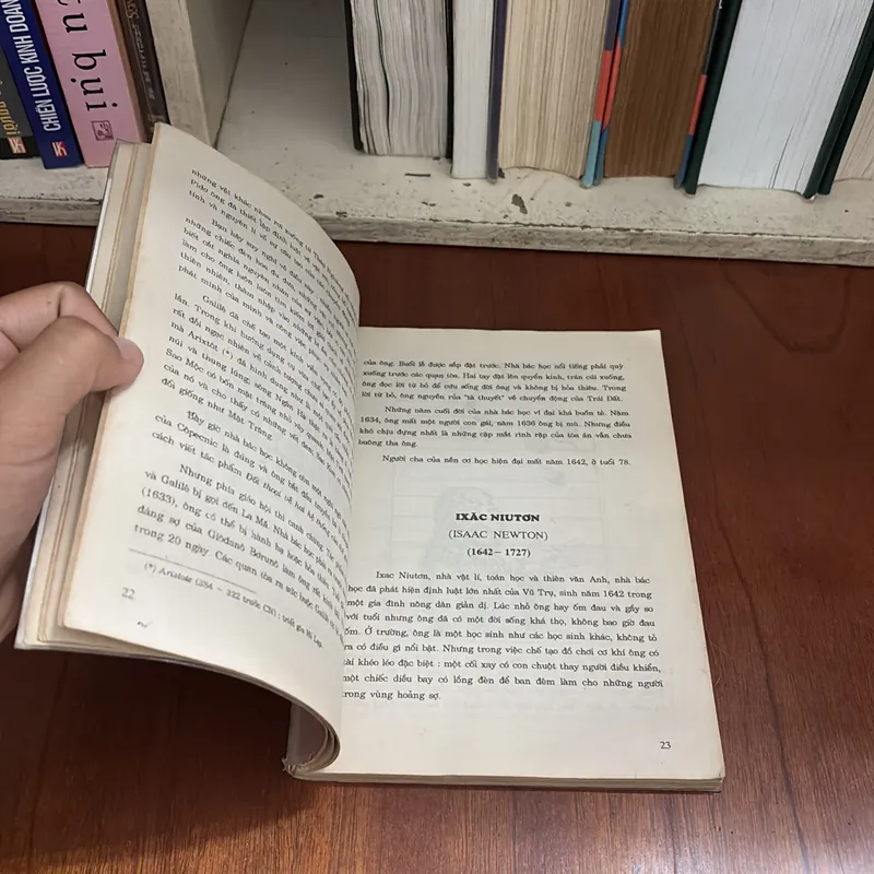 II Tựa sách: Chuyện Kể Về Cuộc Đời Các Nhà Bác Học Vật Lý - Nguyễn Mạnh Suý - 1999 595710