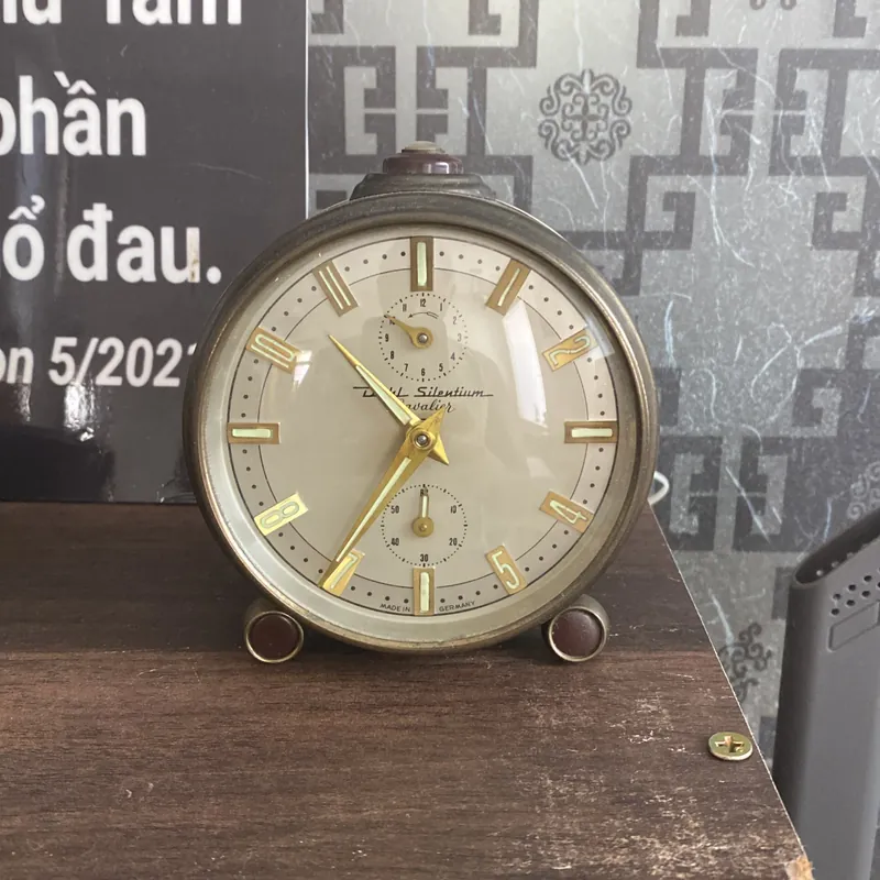 Đồng hồ báo thức 696190
