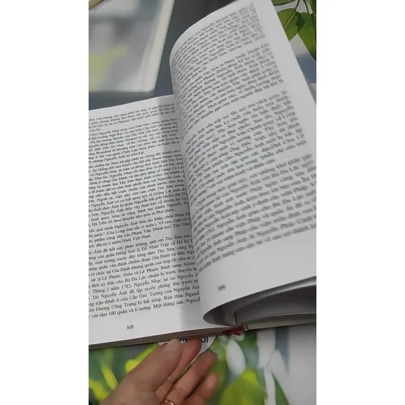 [MIỄN PHÍ BỌC SÁCH] Lịch Sử Họ Nguyễn Việt Nam - Từ Thời Vua Hùng Dựng Nước Đến Thời Đại  727377