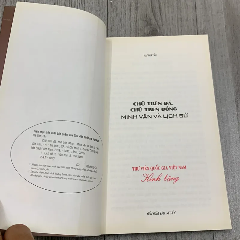 Chữ trên đá chữ trên đồng, minh văn là lịch sử. 2b4 718497