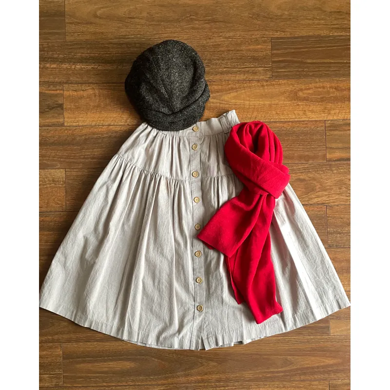 set 3 món - váy ghi size S+mũ len nâu+khăn len đỏ 720259