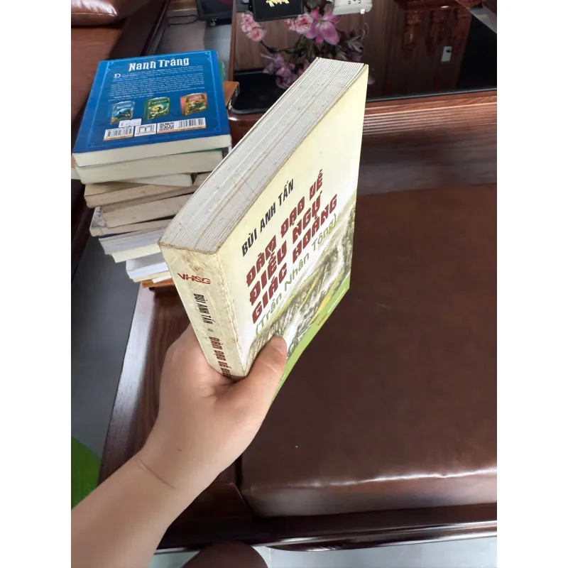 ĐÀY ĐỌA VỀ DIỆU NGỘ GIÁC HOÀNG (TRẦN NHÂN TÔNG) – BÙI ANH TẤN 976019
