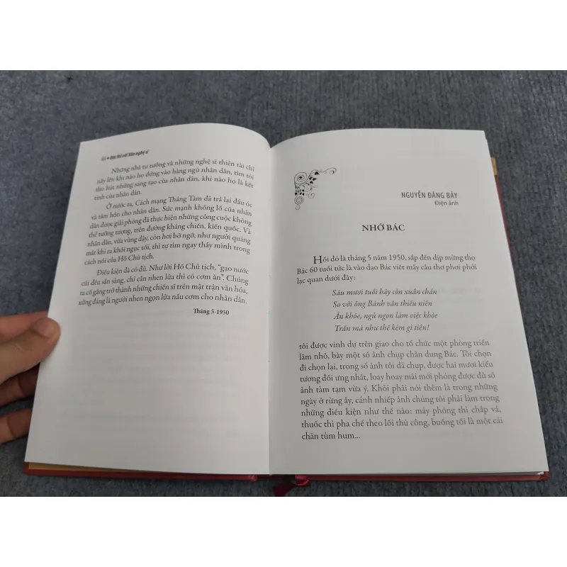 BÁC HỒ VỚI VĂN NGHỆ SĨ 991041