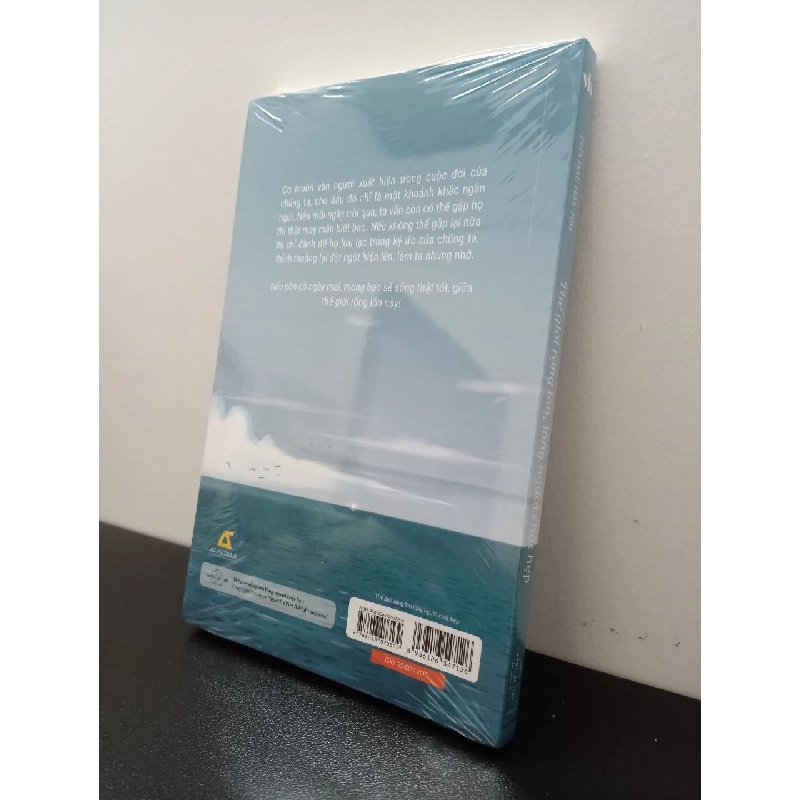 Thế Giới Rộng Lớn Lòng Người Chật Hẹp Dưa Hấu Hạt Tím New 100% HCM.ASB2702 65240