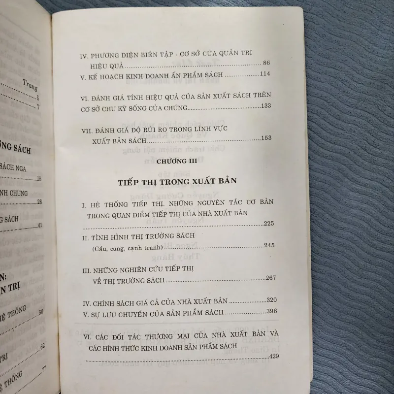 Xuất bản quản trị và marketing | Eriasvill 1000889