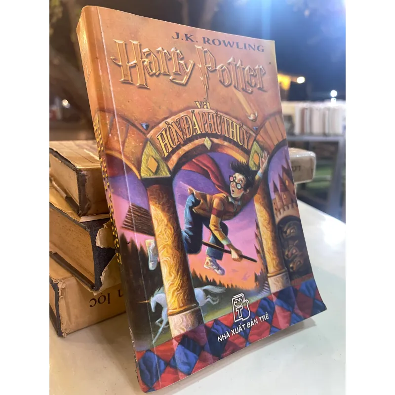 HARRY POTTER VÀ HÒN ĐÁ PHÙ THUỶ - J.K ROWLING  1004890
