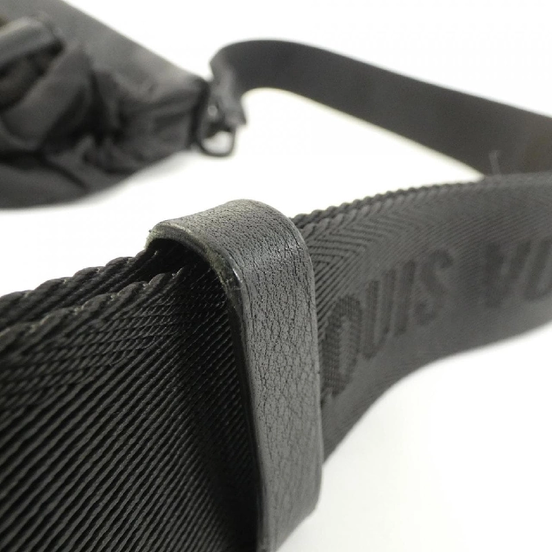 Túi xách vai Louis Vuitton Monogram Shadow Noé Sling M82248 612991