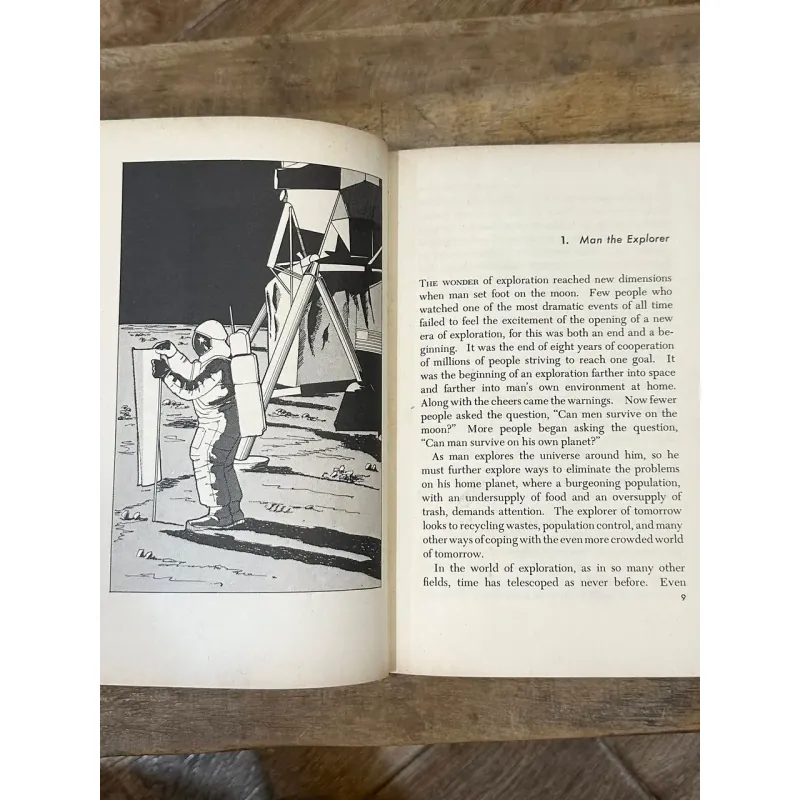 Exploring Earth and Space - Margaret O. Hyde 729019