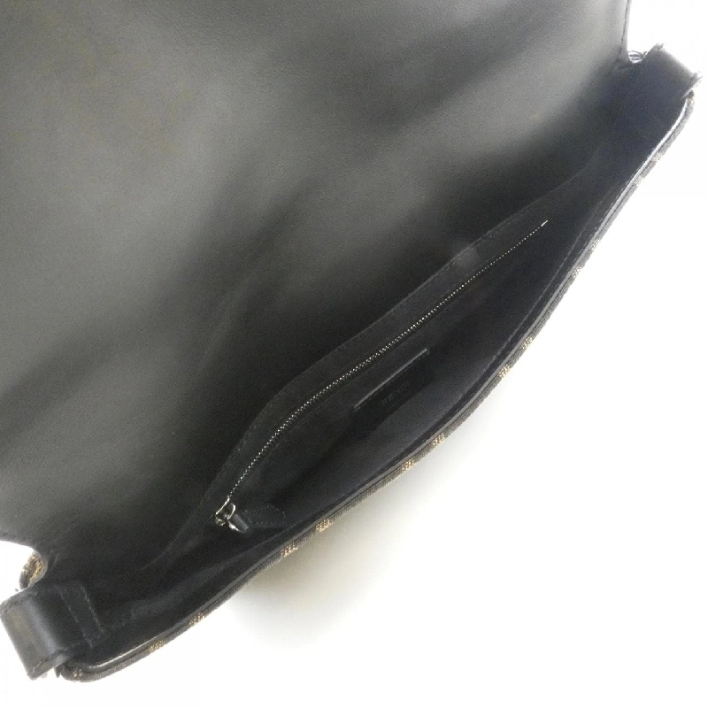 Túi đeo hông Fendi Baguette 7VA472 A9ZL - Hàng hiệu Chính hãng 801213