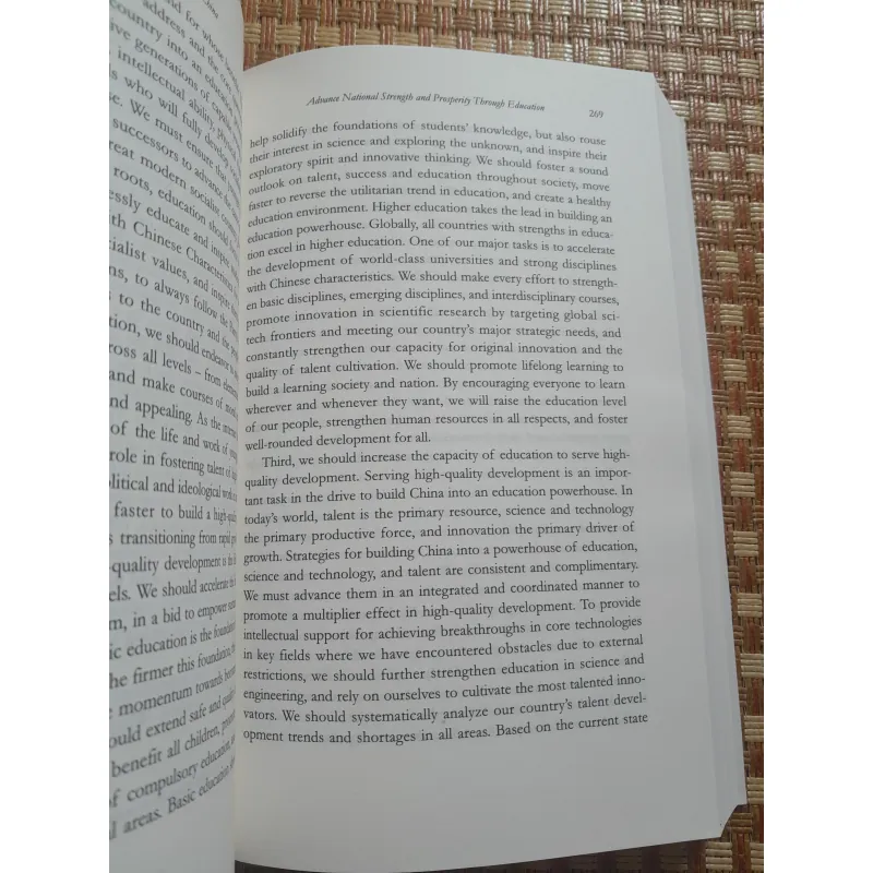 TẬP CẬN BÌNH VỀ QUẢN LÝ TRUNG QUỐC (tập 5 tiếng Anh) 752497