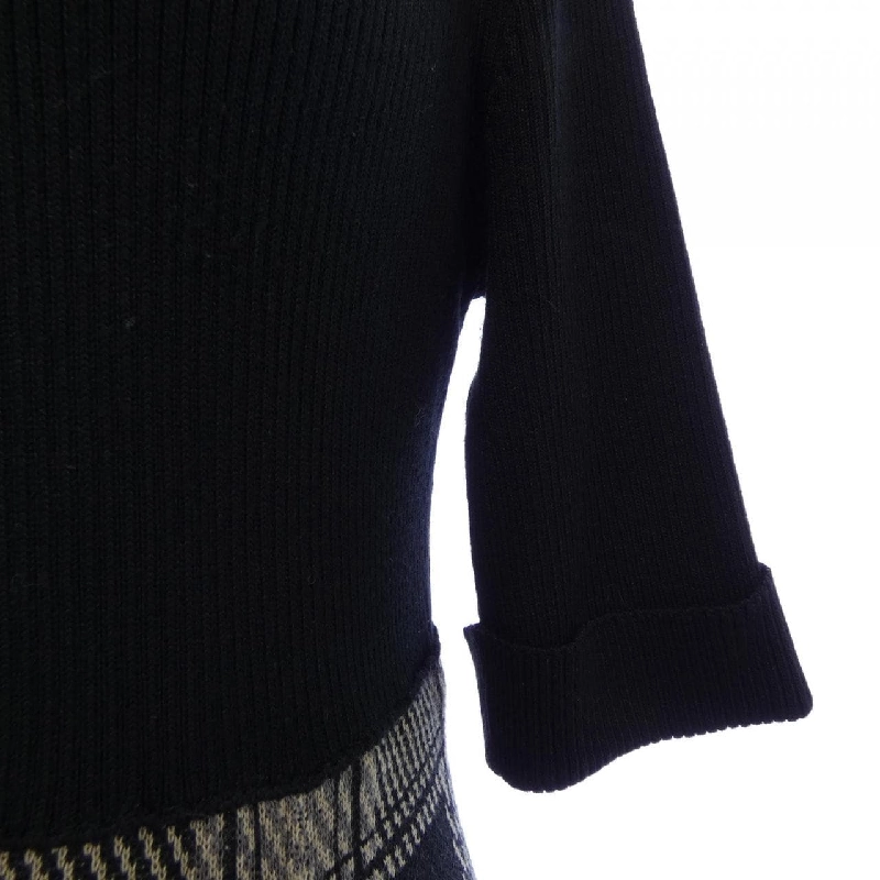 Nhãn hiệu đen Burberry BLACK LABEL 649074