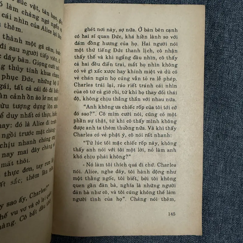 Người đàn bà lạ lùng - Francoise Sagan 785544