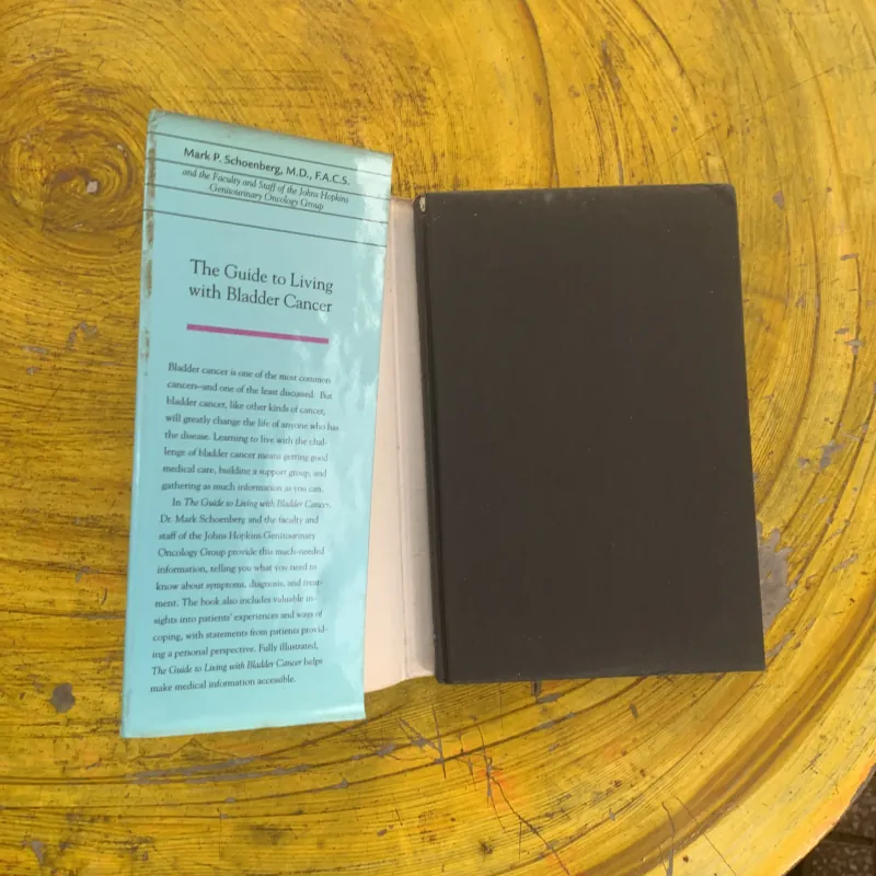 THE GUIDE TO LIVING WITH BLADDER CANCER 1022727