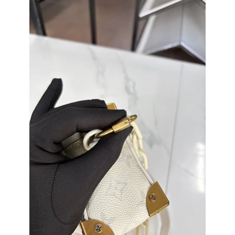 TÚI HỘP LV SOFT TRUNK MINI TRẮNG TINH KHÔI  976848