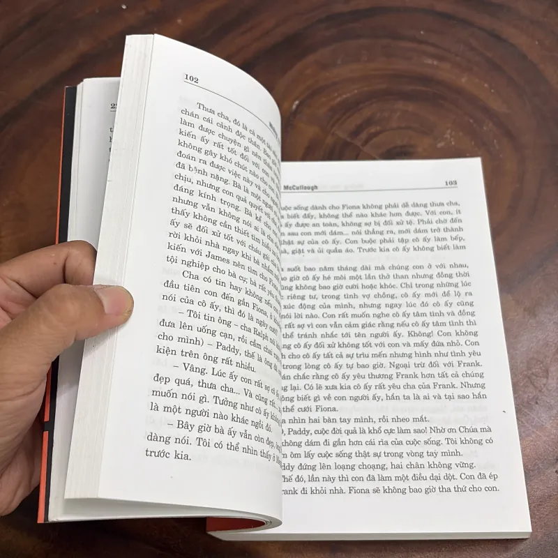 II Văn Học Kinh Điển: Những Con Chim Ẩn Mình Chờ Chết - COLLEEN Mc CULLOUGH - 2012 977224