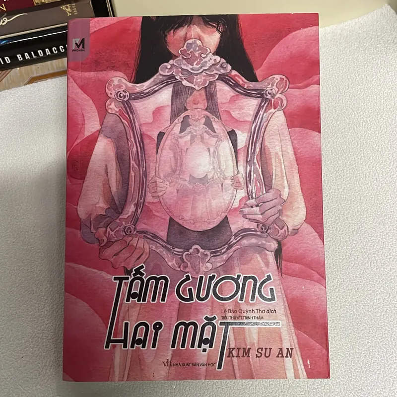 Tấm gương hai mặt 573952