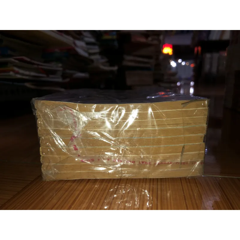 Cô gái khả ái  935269