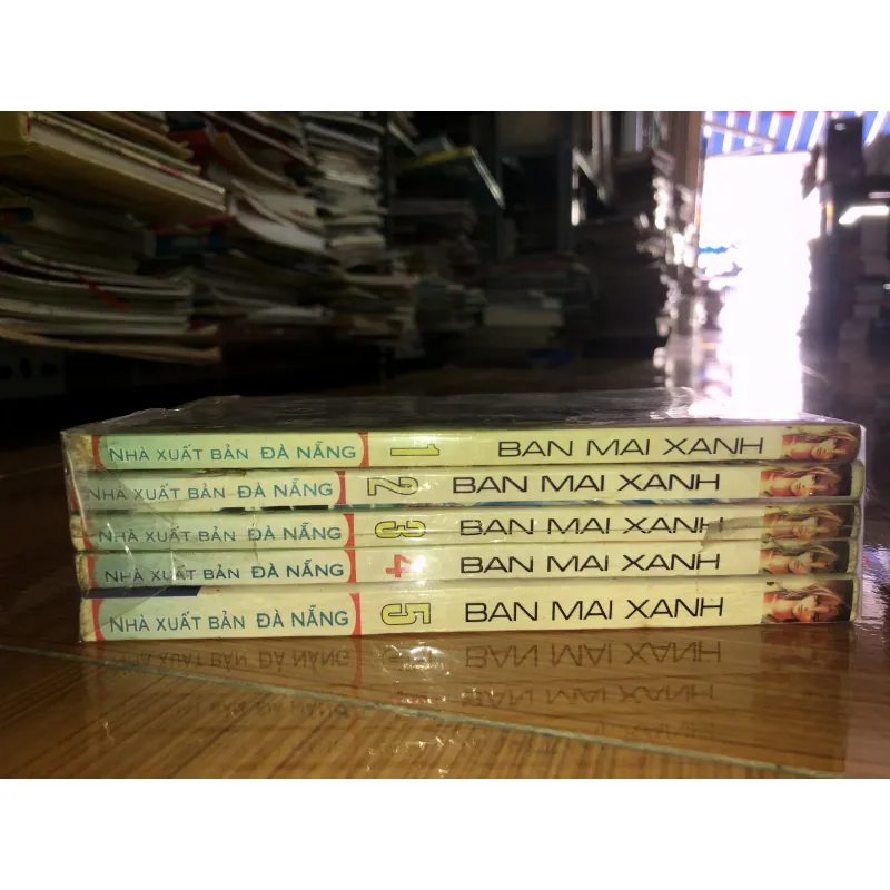 Ban mai xanh  779631