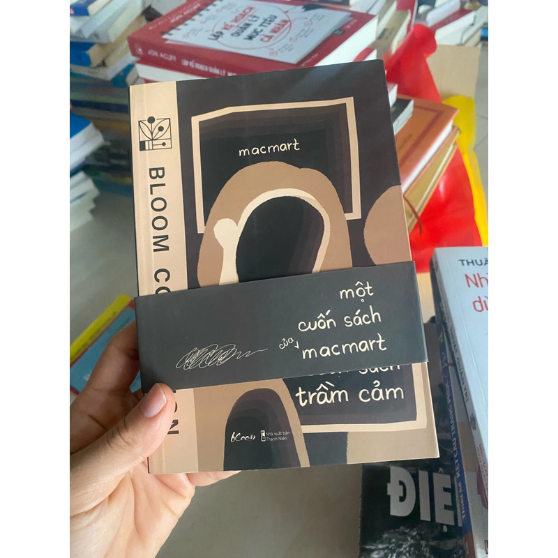 Đủ loại sách ạ .  478976