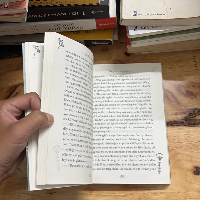 II Tiểu Thuyết: Đừng Treo Đau Thương Trước Cửa - Cao Thuỵ Phong - 2016 697205