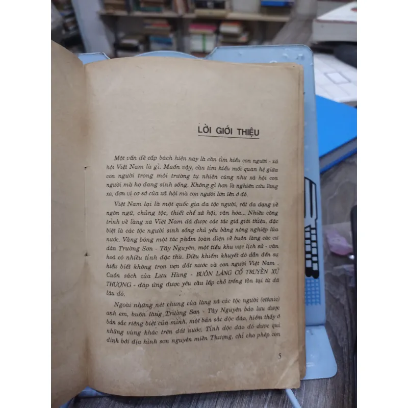 Sách: Buôn làng cổ truyền Xứ Thượng (A2) 718297