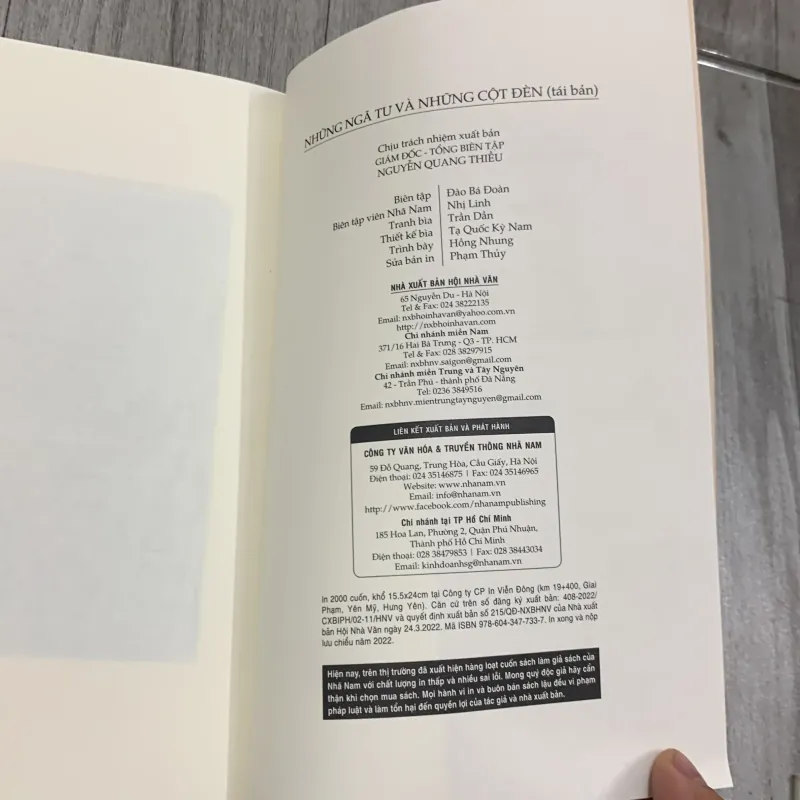 Những ngã tư và những cột đèn - trần dần. 1a1 787043