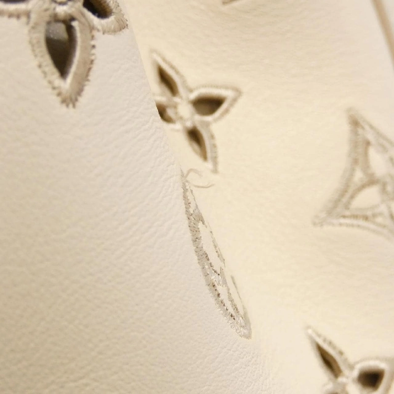 Túi xách vai Louis Vuitton Monogram LV Broderie Anglaise Petit Noé M22861 - Hàng hiệu Chính hãng 765707