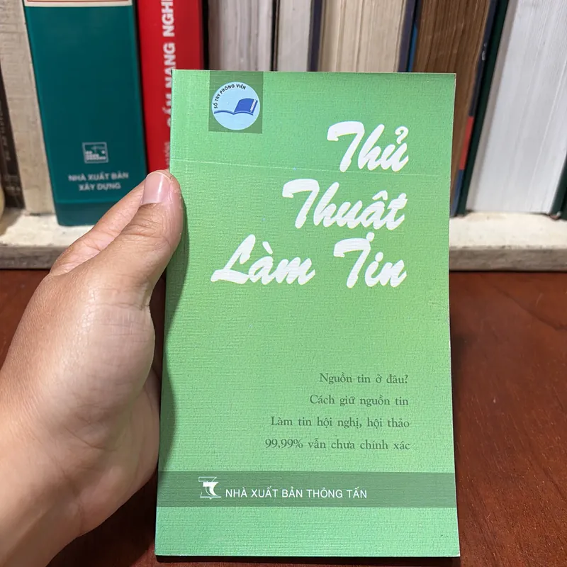 II Sách Kỹ Năng: Để Người Khác Làm Theo Ý Bạn, Kỹ Năng Viết Bài, Thủ Thuật Làm Tin - 2006 722779