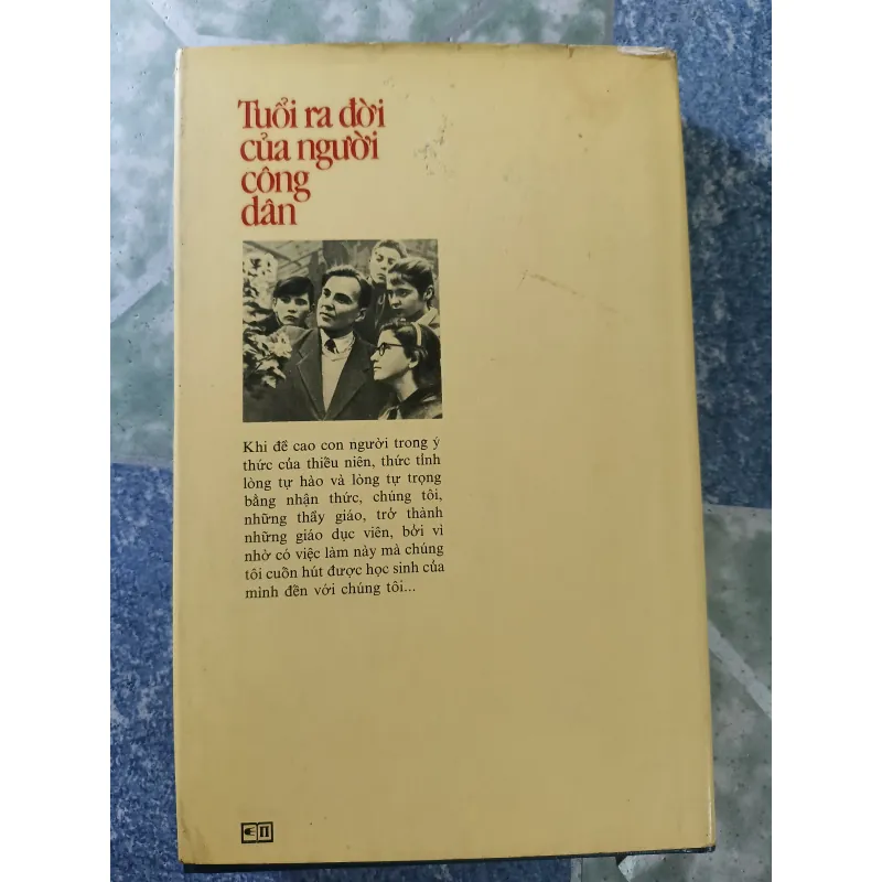 Tuổi ra đời của người công dân - V. Xu-Khôm-lin-xki 932657