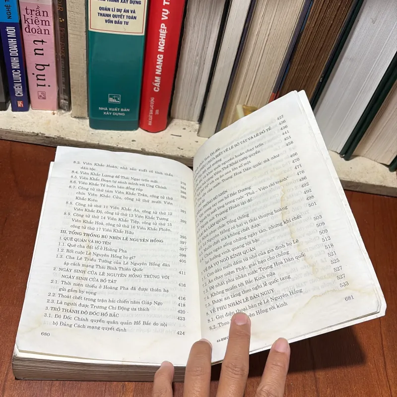 II Lịch Sử Trung Quốc: Bí Mật Về Tám Vị Tổng Thống Trung Quốc (Tập 1) - Vương Hiệu Minh 782341