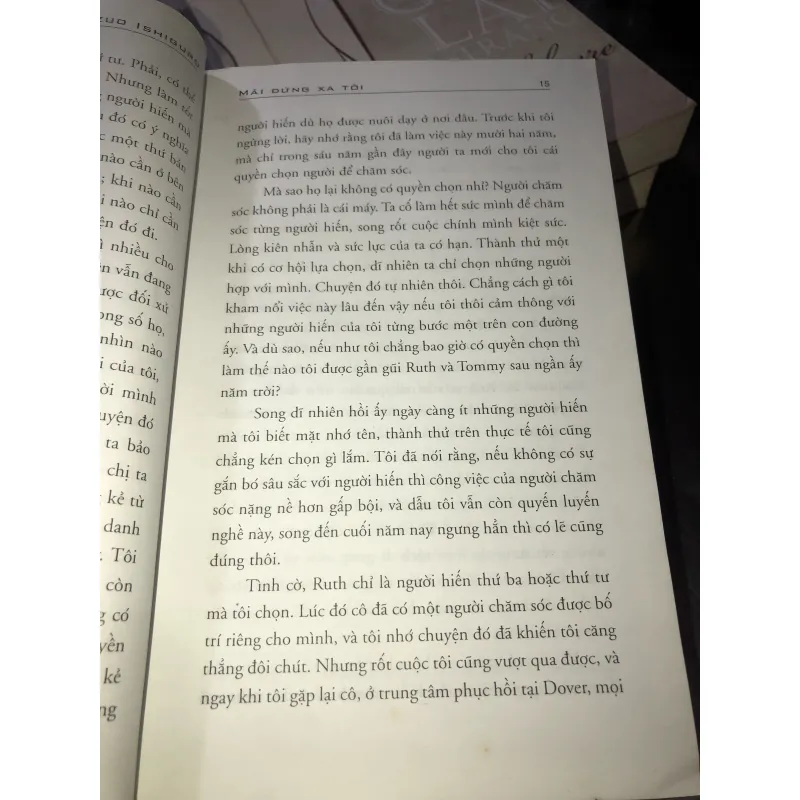 Mãi đừng xa tôi - Kazuo Ishiguro 1022675