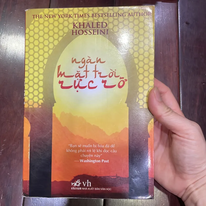 Văn học hiện đại - NGÀN MẶT TRỜI RỰC RỠ - Khaled Hosseini -  1038547