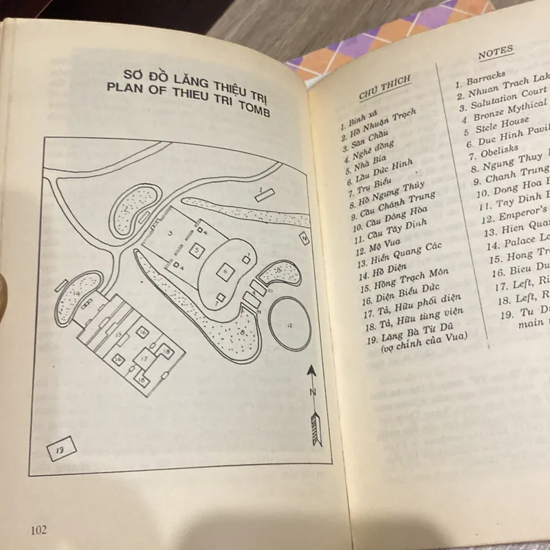 KIẾN TRÚC CỐ ĐÔ HUẾ (Sách song ngữ Việt - Anh) 455090
