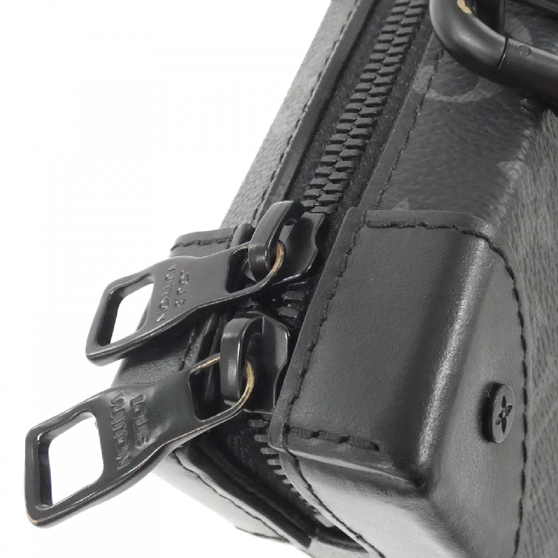 Ví đeo chéo Louis Vuitton Monogram Eclipse Soft Trunk Wallet M69838 - Hàng hiệu Chính hãng 768979