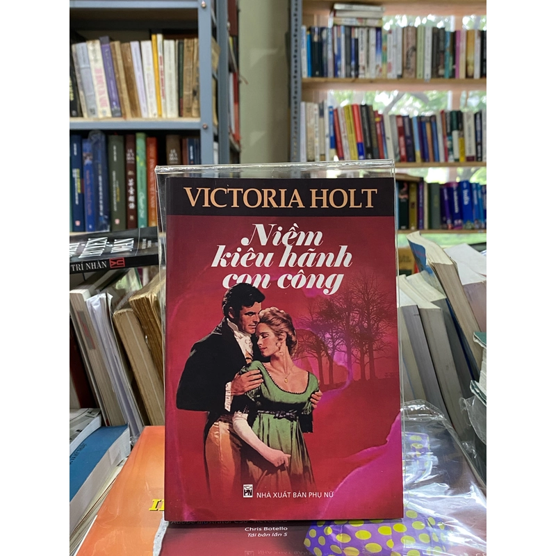 NIỀM KIÊU HÃNH CON CÔNG - VICTORIA HOLT 303637